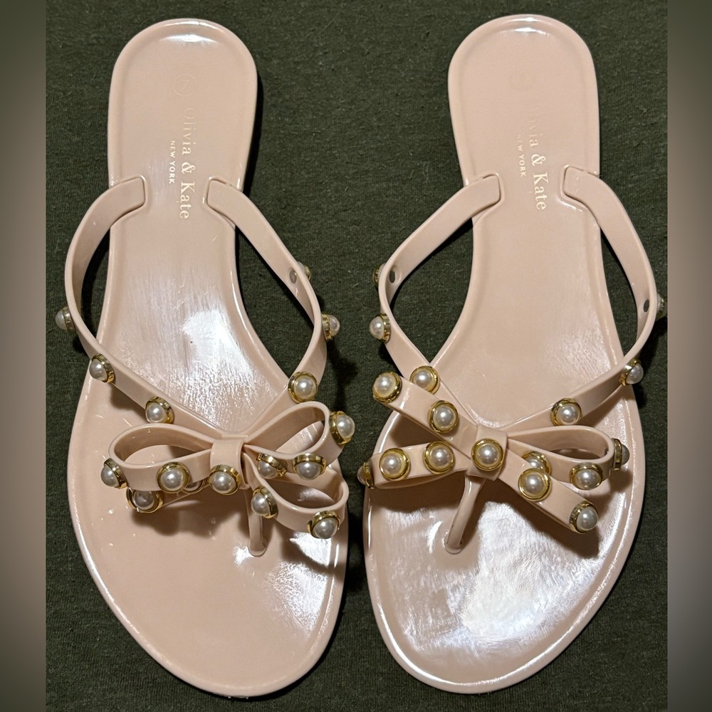 Woman’s Nude Pearl Sandals